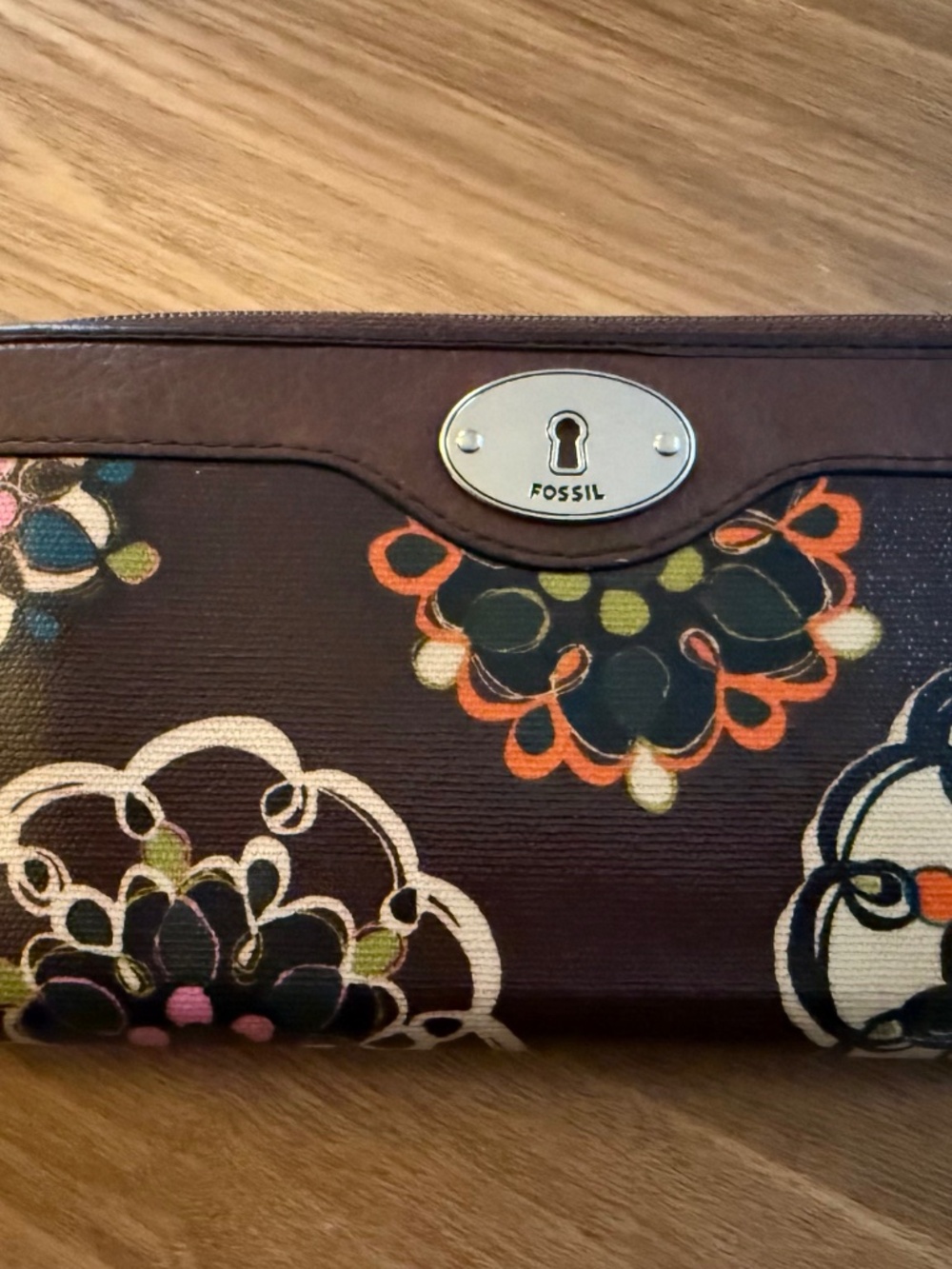 Fossil Key-Per Zip Around Wallet